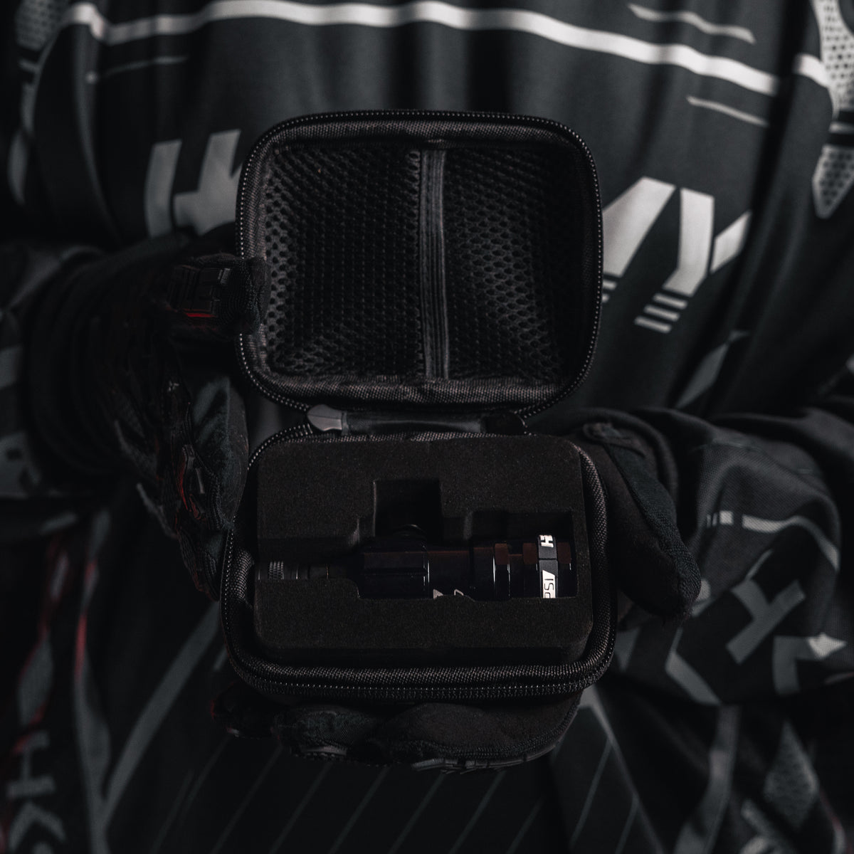 Hostile® XLP Regulator - Top Port Quick-Disconnect - Black