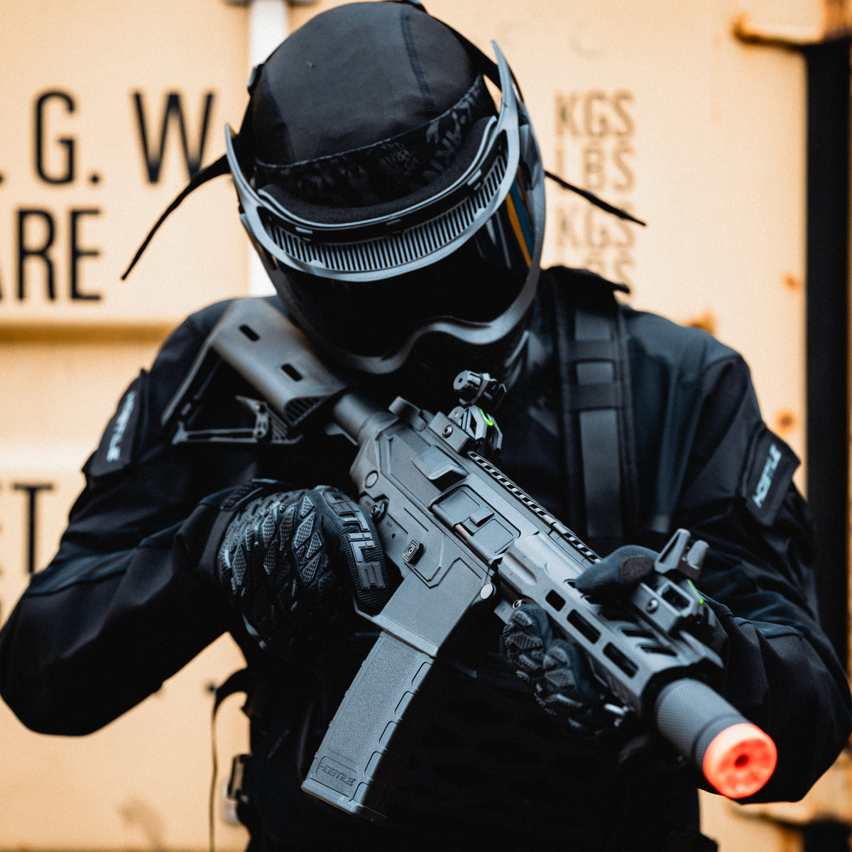 Hostile AEG Kit - RAZE CQB + Battery/Charger