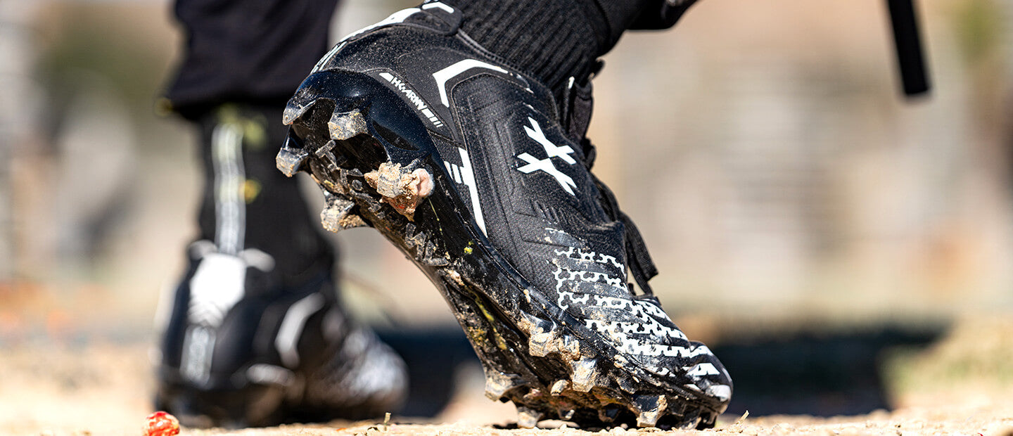 LT Diggerz_X1 - Low Top Cleats - Black/White