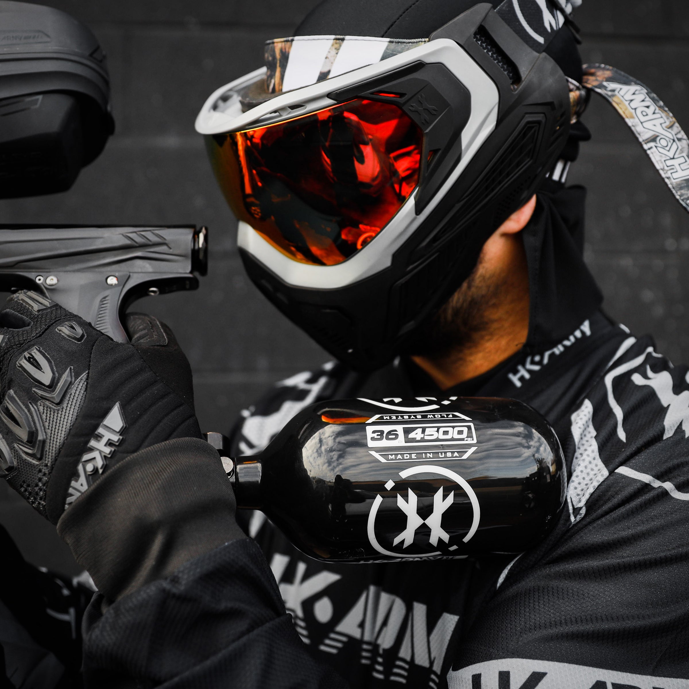 36ci / 4500psi Extra Lite Carbon Fiber Tank Standard Reg Black HK