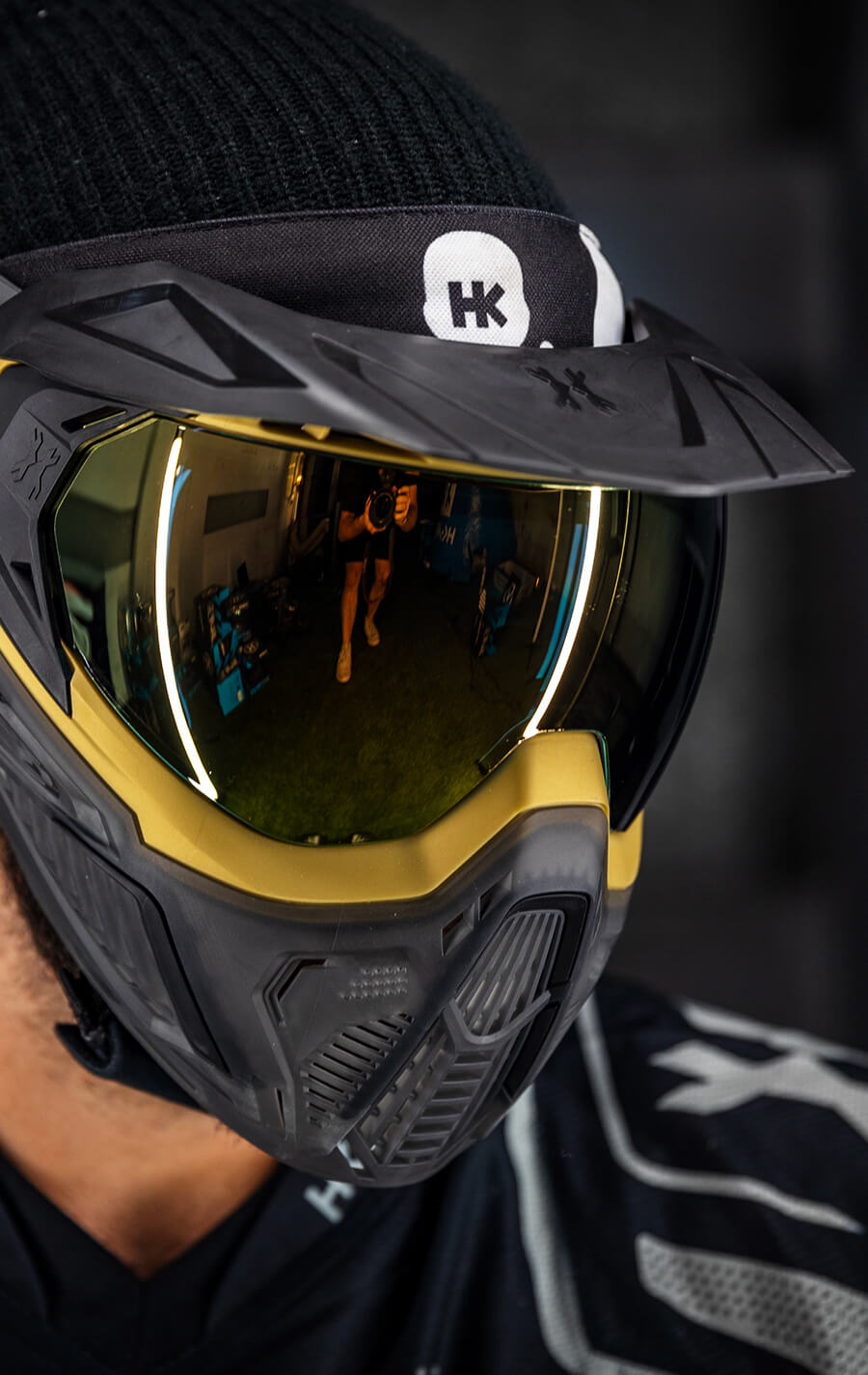 Alloy SLR Goggle with Gold Lens and Universal Black Visor. Visor not included.
