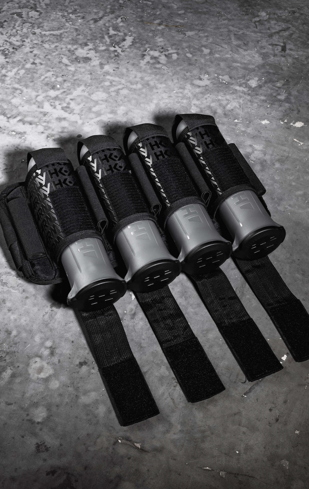 Equipped with 4 Ejection Holsters for a quick-release reload.