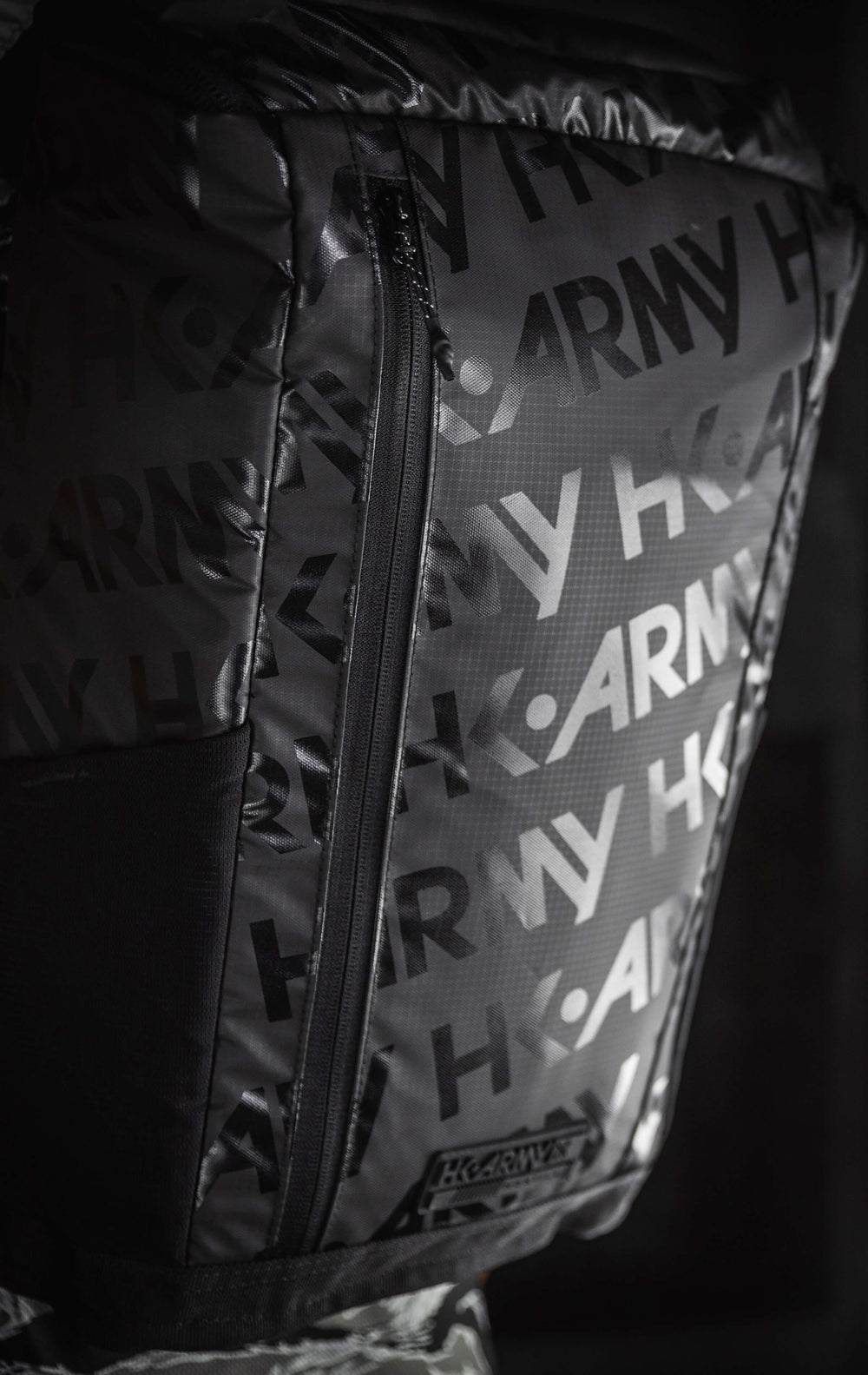 Front and vertical zipper access.